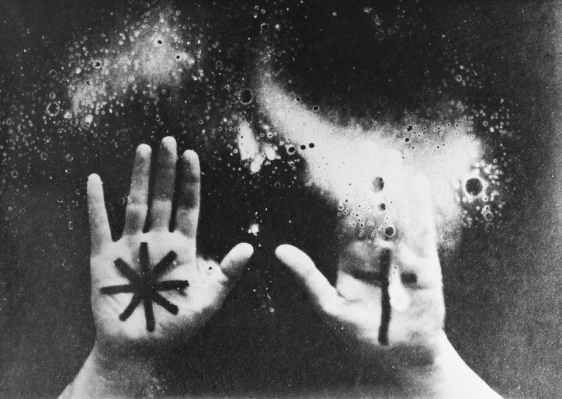 Sikora_1980 z cyklu neindetifikovatelny priestor_Photon